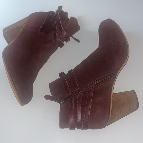 3/$15. Ladies booties 10.5 - Picture 3 of 9